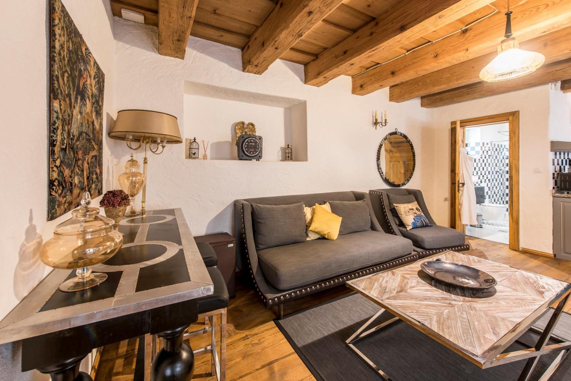 Casa Veche 2*