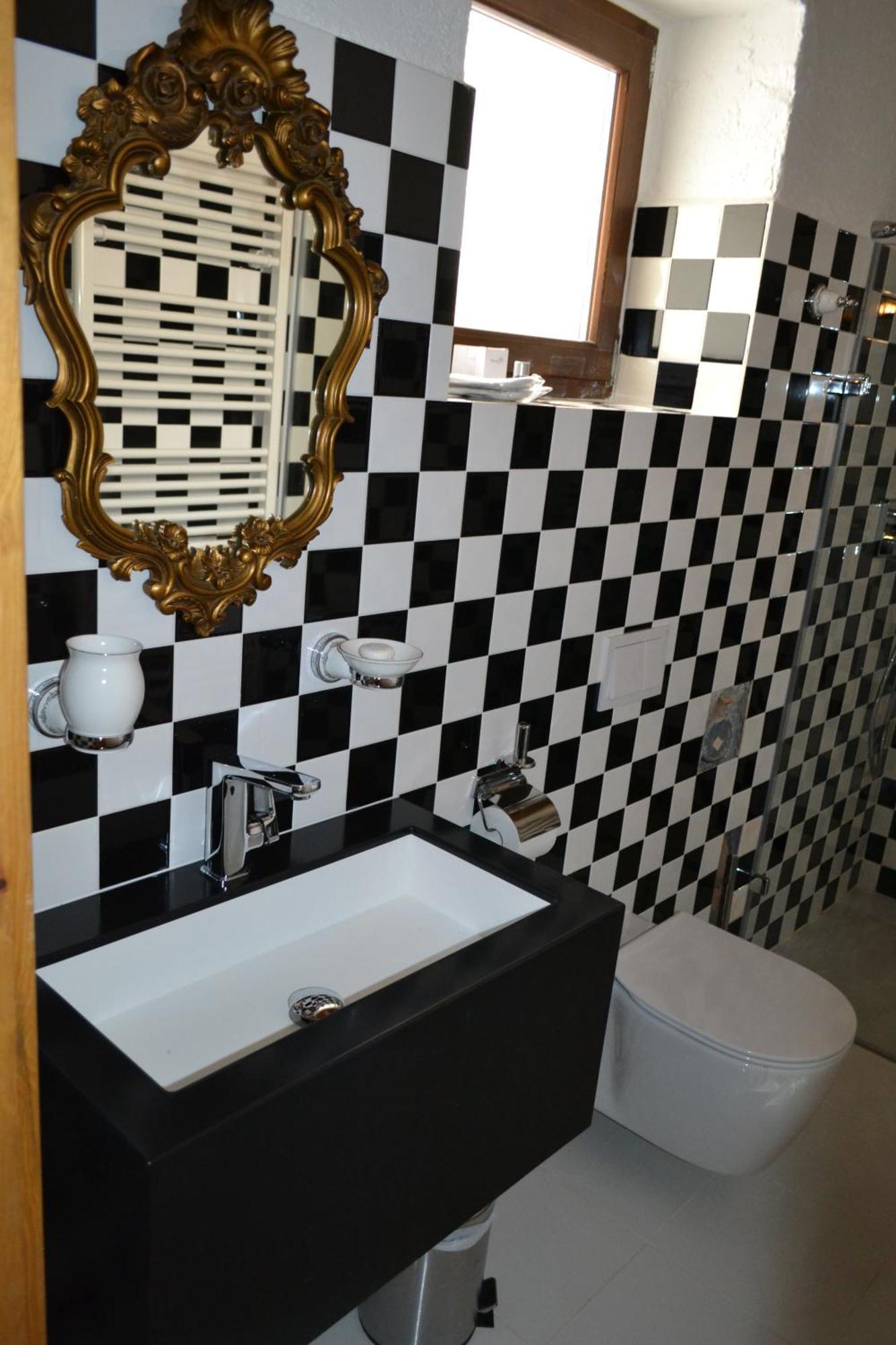 Casa Veche 2*