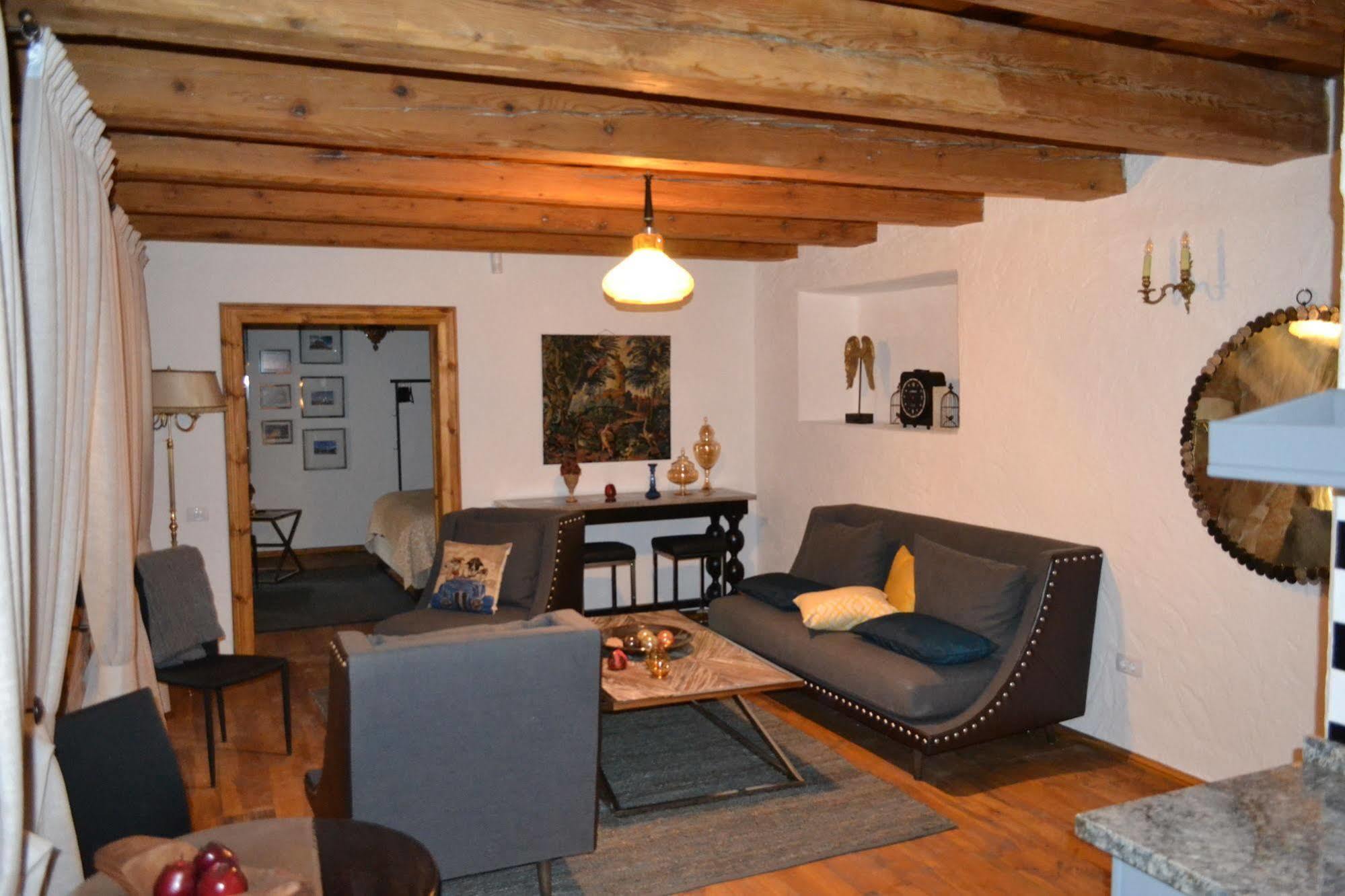Casa Veche Aparthotel