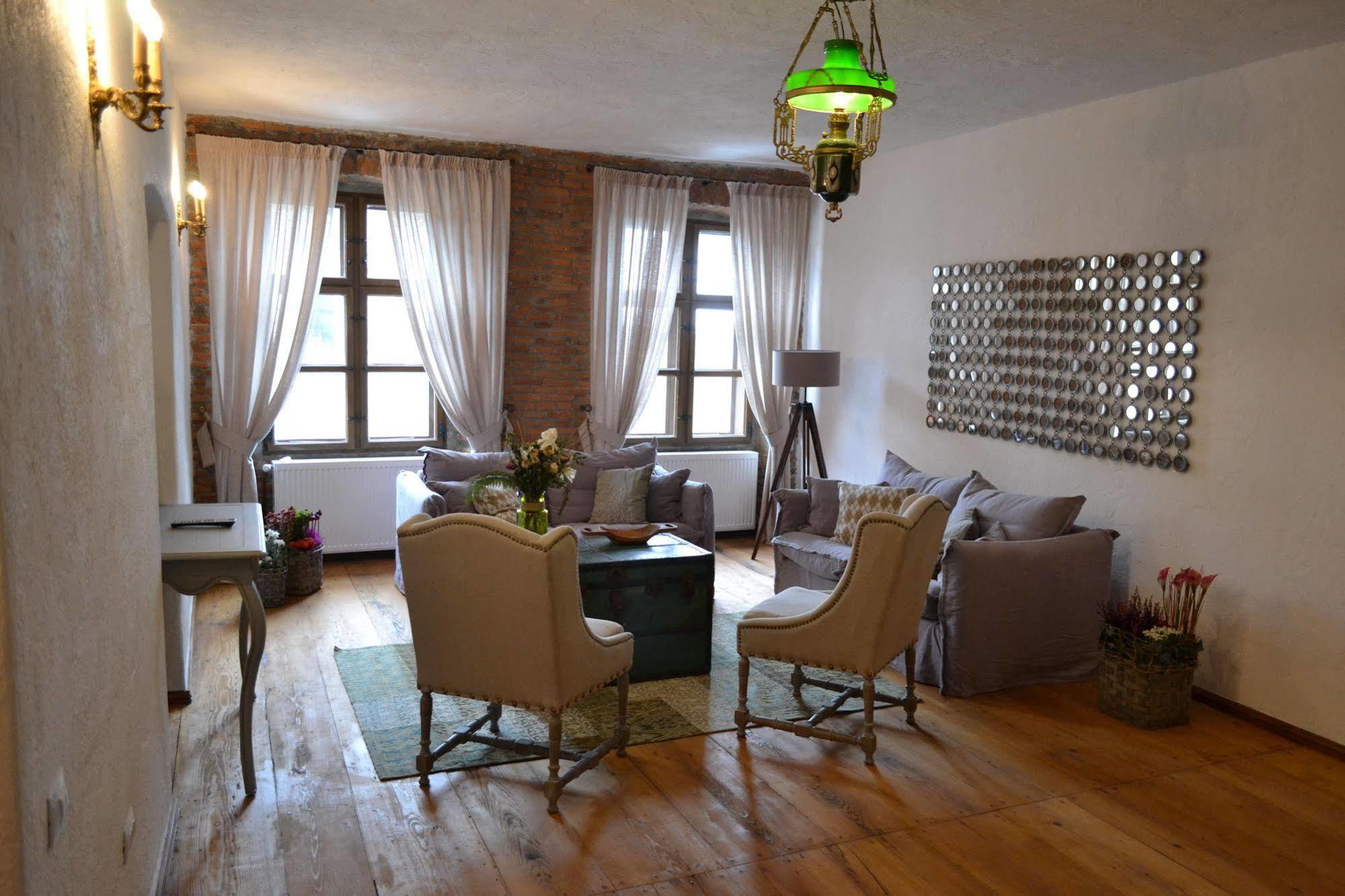 Casa Veche 2*