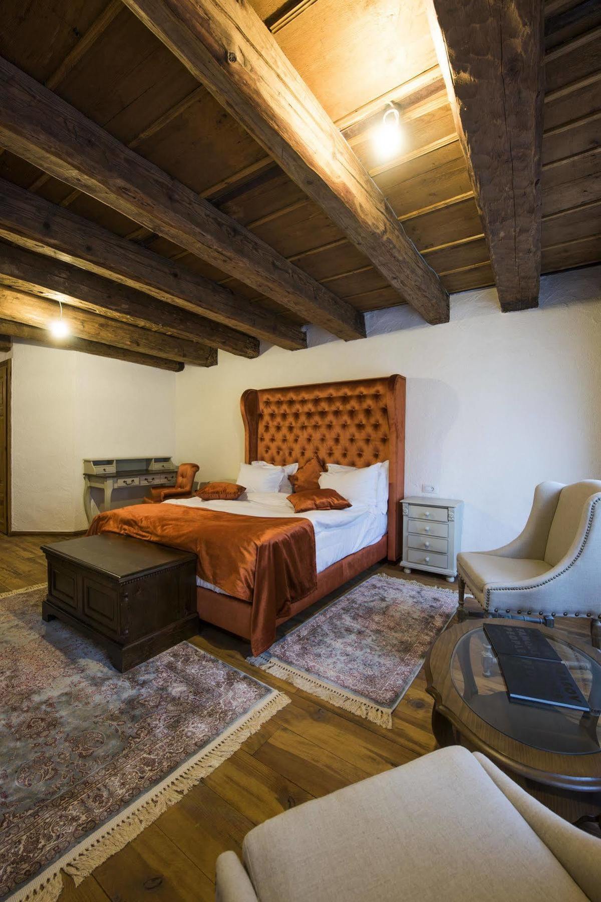 Casa Veche Aparthotel 2*